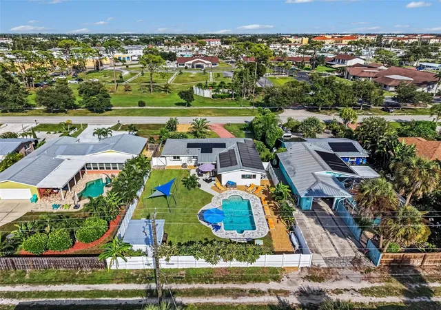 Photo 2 of Single family home for sale at 818 The Rialto, Venice, FL 34285 | MLS# O6441457 | Listing updated on 2026-09-14