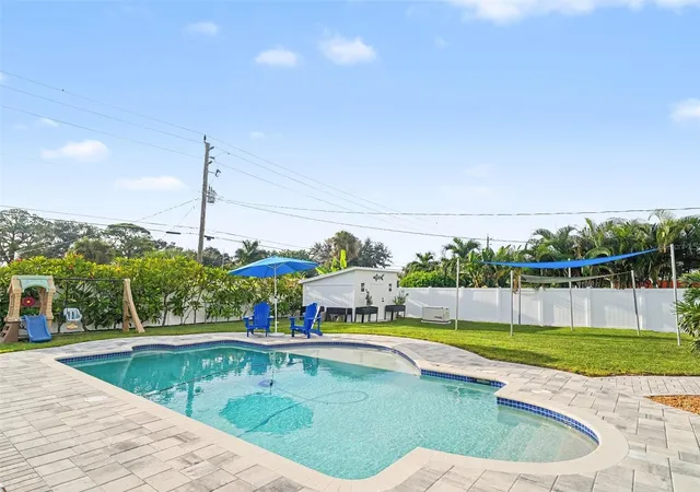 Photo 2 of Single family home for sale at 818 The Rialto, Venice, FL 34285 | MLS# O6441457 | Listing updated on 2026-09-14