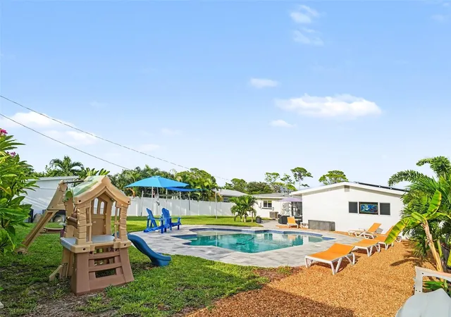Photo 3 of Single family home for sale at 818 The Rialto, Venice, FL 34285 | MLS# O6441457 | Listing updated on 2026-09-14