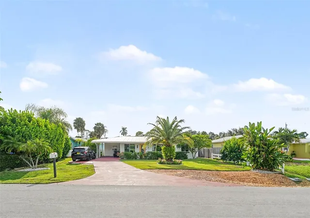 Photo 4 of Single family home for sale at 818 The Rialto, Venice, FL 34285 | MLS# O6441457 | Listing updated on 2026-09-14