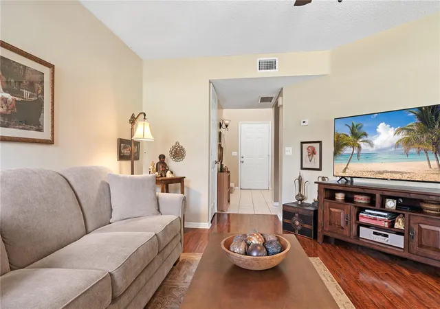 Listing Photo 4 - Condo for sale in building located at 4807 Coachmans Dr, Orlando, FL 32812 - Unit #2403