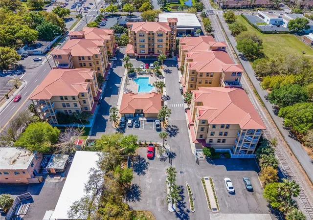 Listing Photo 5 - Condo for sale in building located at 642 Wls Ct, CLEARWATER, FL 33756 - Unit #402
