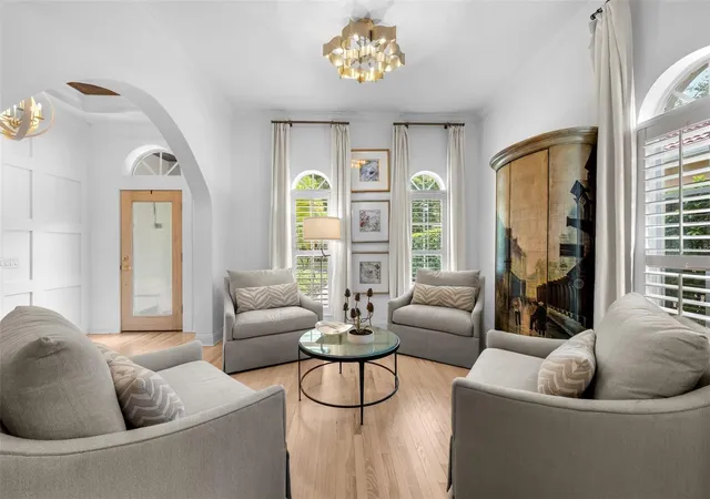 Photo 2 of Single family home for sale at 1921 Floresta View Dr, Tampa, FL 33618 | MLS# TB8548270 | Listing updated on 2026-09-30