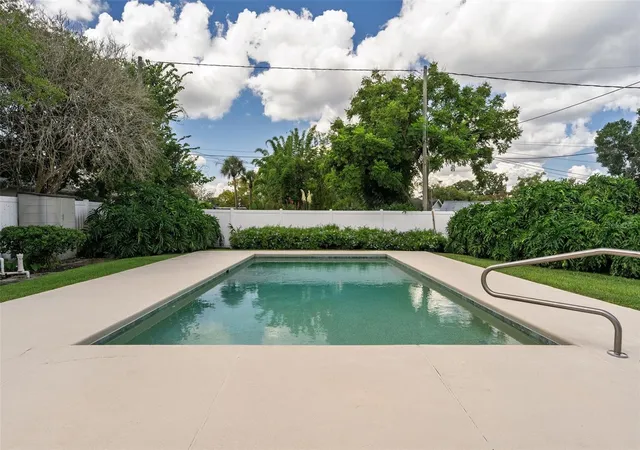 Photo 3 of Single family home for sale at 3206 Ardsley Dr, Orlando, FL 32804 | MLS# O6441461 | Listing updated on 2026-10-03