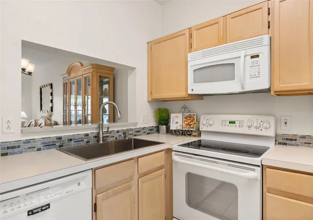 Listing Photo 5 - Condo for sale in building located at 3024 Cottage Grv Ct, ORLANDO, FL 32822 - Unit #1910