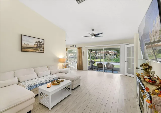 Listing Photo 5 - Condo for sale in building located at 3904 36th Ave Dr W, BRADENTON, FL 34205 - Unit #37