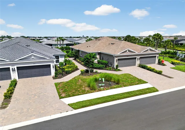 Photo 2 of Single family home for sale at 16255 San Donato Pl, Bradenton, FL 34211 | MLS# A4705952 | Listing updated on 2026-09-20