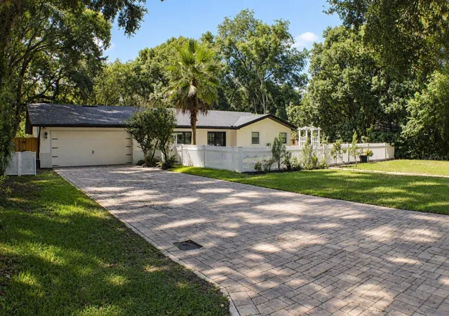 Photo 2 of Single family home for sale at 8042 Ridge Way, Orlando, FL 32817 | MLS# V4951254 | Listing updated on 2026-10-29