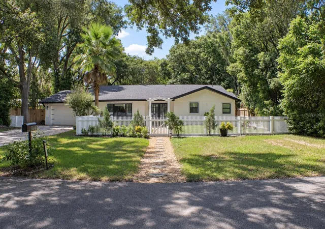 Photo 3 of Single family home for sale at 8042 Ridge Way, Orlando, FL 32817 | MLS# V4951254 | Listing updated on 2026-10-29