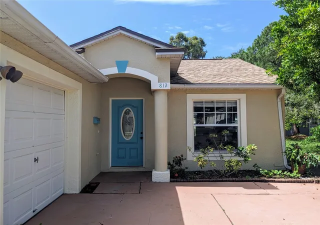 Photo 1 of Single family home for sale at 812 37th Avenue S, Saint Petersburg, FL 33705 | MLS# TB8548280 | Listing updated on 2026-10-16