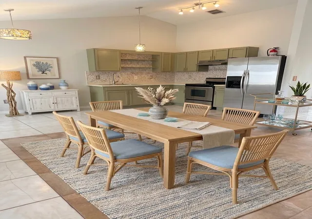 Photo 4 of Single family home for sale at 812 37th Avenue S, Saint Petersburg, FL 33705 | MLS# TB8548280 | Listing updated on 2026-09-15