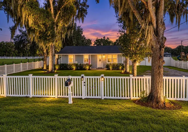 Photo 1 of Single family home for sale at 330 Moccasin Holw Rd, Lithia, FL 33547 | MLS# TB8548282 | Listing updated on 2026-09-27