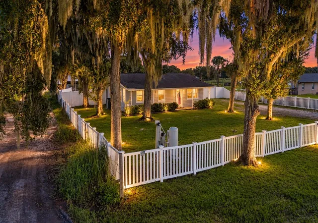 Photo 2 of Single family home for sale at 330 Moccasin Holw Rd, Lithia, FL 33547 | MLS# TB8548282 | Listing updated on 2026-09-27