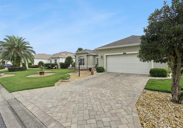 Photo 3 of Single family home for sale at 24242 E Belle Mede Dr, Leesburg, FL 34748 | MLS# G5117750 | Listing updated on 2026-09-18