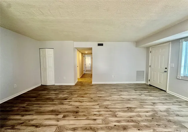 Photo 3 of Condo for sale at 606 Pavare Ct #606, Winter Haven, FL 33884 | MLS# L4965031 | Listing updated on 2026-09-15