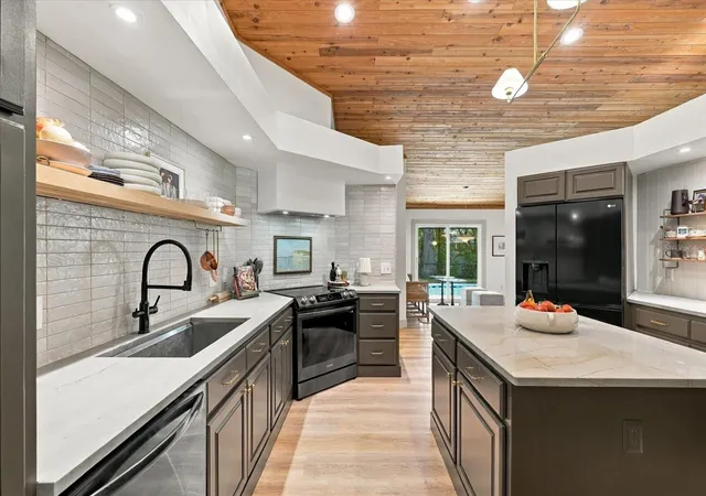 Photo 3 of Single family home for sale at 1515 Midnight Pass Way, Clearwater, FL 33765 | MLS# TB8548309 | Listing updated on 2026-09-30