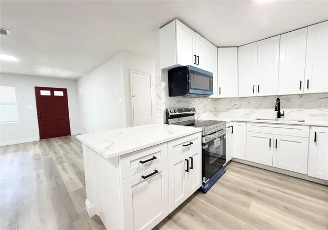 Photo 4 of Single family home for sale at 6224 Candlewood Ln, Orlando, FL 32809 | MLS# O6441478 | Listing updated on 2026-09-14