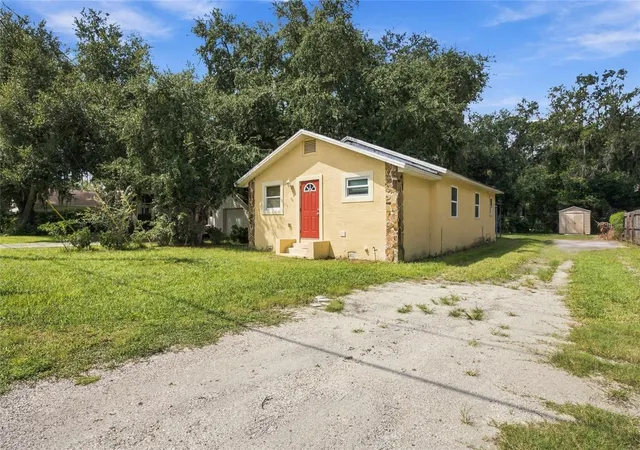 Photo 1 of Single family home for sale at 1109 N Gordon St, Plant City, FL 33563 | MLS# TB8548311 | Listing updated on 2026-09-26