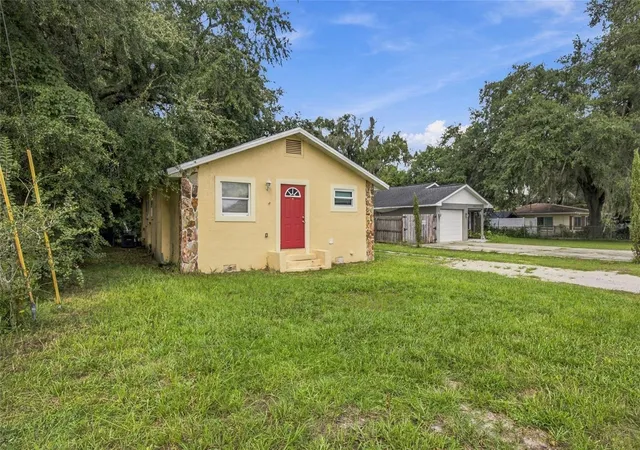 Photo 2 of Single family home for sale at 1109 N Gordon St, Plant City, FL 33563 | MLS# TB8548311 | Listing updated on 2026-09-26