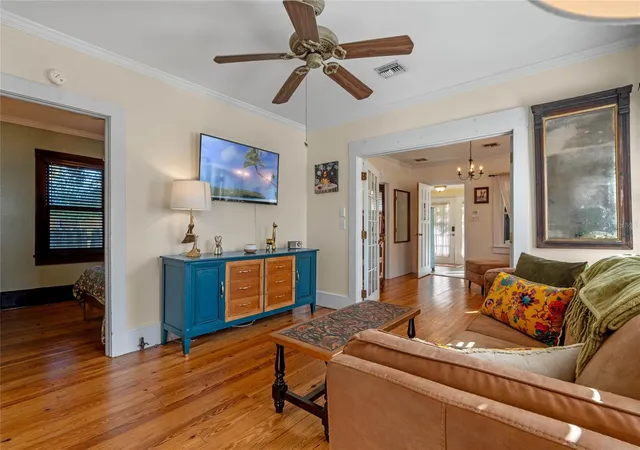 Photo 2 of Single family home for sale at 305 S Highland St, Mount Dora, FL 32757 | MLS# G5117755 | Listing updated on 2026-10-08