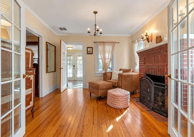 Photo 4 of Single family home for sale at 305 S Highland St, Mount Dora, FL 32757 | MLS# G5117755 | Listing updated on 2026-10-08