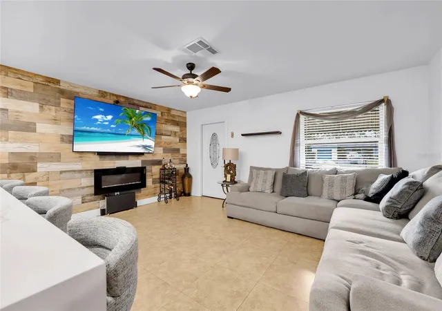 Photo 4 of Single family home for sale at 2031 Jefferson Ave, Deltona, FL 32738 | MLS# W7889492 | Listing updated on 2026-10-01