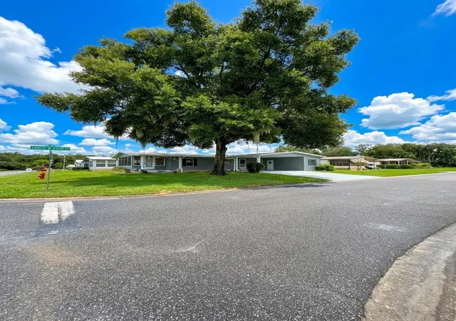 Photo 4 of Manufactured home for sale at 2353 W Coach N Four Dr, Leesburg, FL 34748 | MLS# O6441506 | Listing updated on 2026-09-16