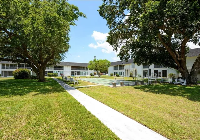 Photo 2 of Condo for sale at 105 47th Avenue Dr W #377, Bradenton, FL 34207 | MLS# A4705974 | Listing updated on 2026-09-15