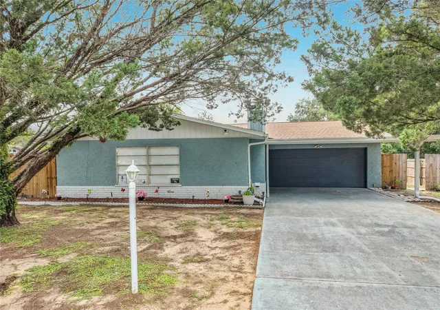 Single family home for sale at 510 Sapphire Ln, OCALA, FL 34472 | MLS# OM732210