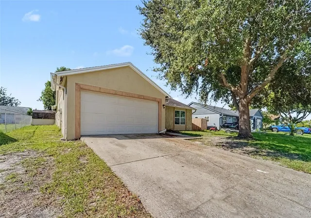 Photo 2 of Single family home for sale at 7971 Adelaide Loop, New Port Richey, FL 34655 | MLS# O6441510 | Listing updated on 2026-10-15