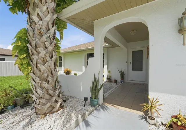 Photo 2 of Single family home for sale at 417 Trafalgar Pkwy, Cape Coral, FL 33991 | MLS# C7530697 | Listing updated on 2026-10-05