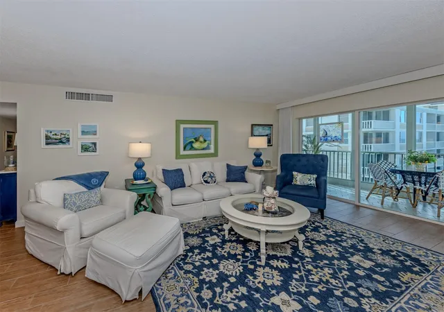 Listing Photo 4 - Condo for sale in building located at 1150 Tarpon Ctr Dr, Venice, FL 34285 - Unit #4H (408)