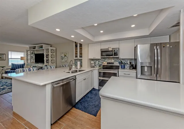 Listing Photo 5 - Condo for sale in building located at 1150 Tarpon Ctr Dr, Venice, FL 34285 - Unit #4H (408)
