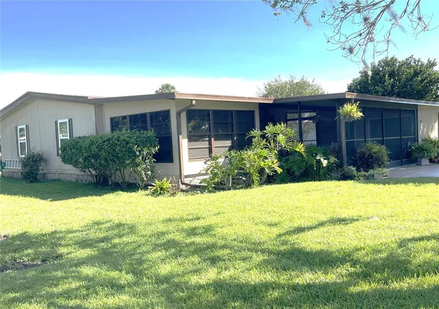 Photo 2 of Manufactured home for sale at 71 Seminole Path, Wildwood, FL 34785 | MLS# G5117765 | Listing updated on 2026-09-24