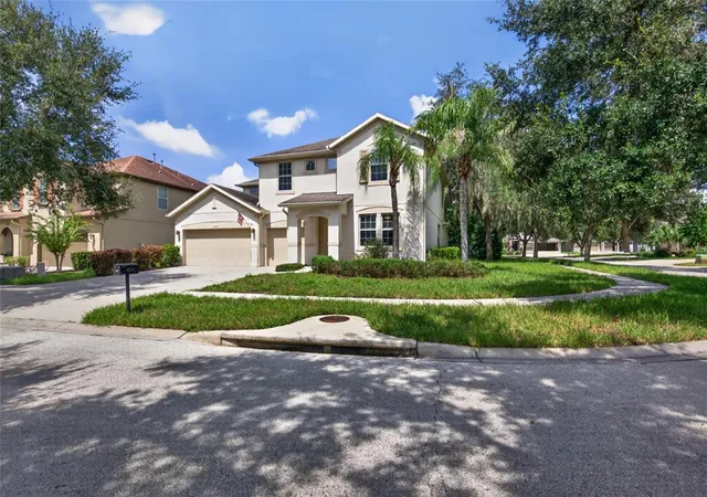 Photo 3 of Single family home for sale at 15718 Starling Dale Ln, Lithia, FL 33547 | MLS# TB8548367 | Listing updated on 2026-10-04