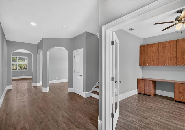 Photo 3 of Single family home for sale at 15718 Starling Dale Ln, Lithia, FL 33547 | MLS# TB8548367 | Listing updated on 2026-10-04