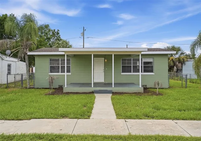 Photo 1 of Single family home for sale at 210 E Merrill Ave, Dundee, FL 33838 | MLS# O6441531 | Listing updated on 2026-09-16