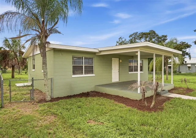 Photo 2 of Single family home for sale at 210 E Merrill Ave, Dundee, FL 33838 | MLS# O6441531 | Listing updated on 2026-09-16