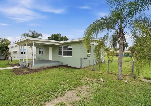 Photo 3 of Single family home for sale at 210 E Merrill Ave, Dundee, FL 33838 | MLS# O6441531 | Listing updated on 2026-09-16