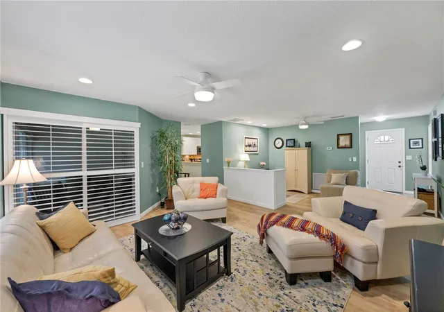 Photo 2 of Single family home for sale at 4021 Oakhurst Dr #3121, Sarasota, FL 34233 | MLS# A4705984 | Listing updated on 2026-10-01