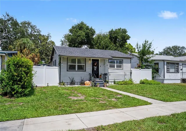 Photo 3 of Single family home for sale at 4811 12th Avenue S, Saint Petersburg, FL 33711 | MLS# TB8548371 | Listing updated on 2026-10-21