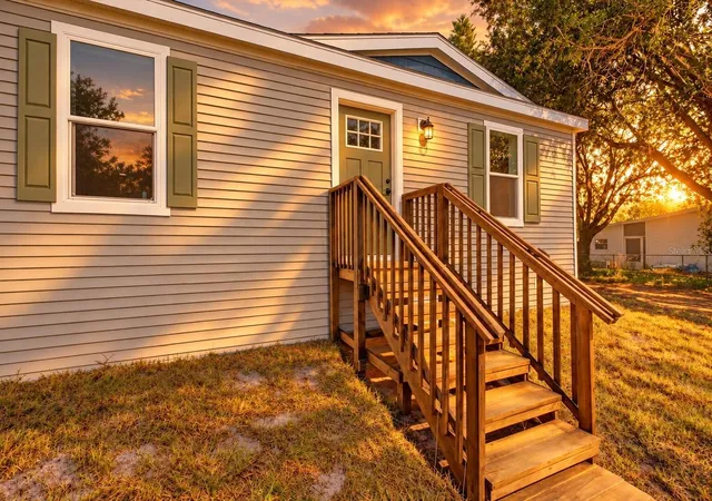 Manufactured home for sale at 2207 Hialeah Ave, LEESBURG, FL 34748 | MLS# P4939885