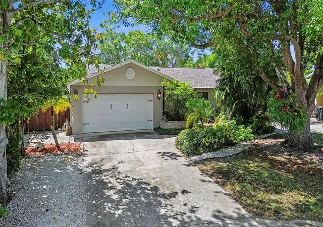 Photo 1 of Single family home for sale at 508 White Oak Dr, Tarpon Springs, FL 34689 | MLS# TB8548375 | Listing updated on 2026-09-22