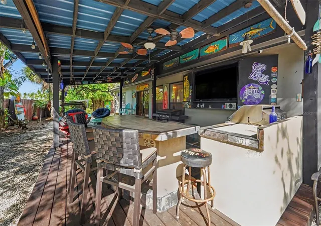 Photo 2 of Single family home for sale at 508 White Oak Dr, Tarpon Springs, FL 34689 | MLS# TB8548375 | Listing updated on 2026-09-22