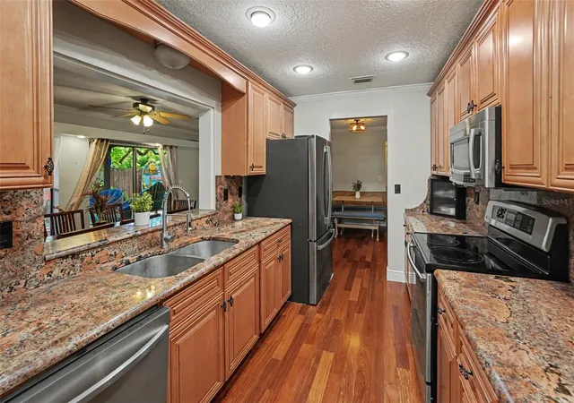 Photo 3 of Single family home for sale at 508 White Oak Dr, Tarpon Springs, FL 34689 | MLS# TB8548375 | Listing updated on 2026-09-22