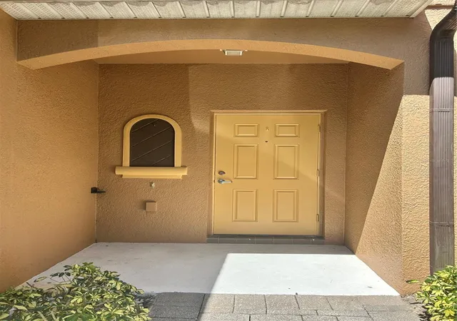 Photo 3 of Townhouse for sale at 2051 Retreat View Cir, Sanford, FL 32771 | MLS# O6441545 | Listing updated on 2026-10-02