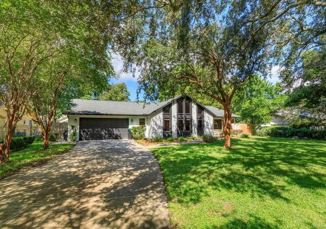 Photo 2 of Single family home for sale at 4314 Winnipeg Ct, Orlando, FL 32835 | MLS# O6441547 | Listing updated on 2026-09-15
