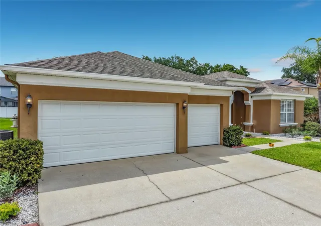 Photo 2 of Single family home for sale at 13412 Summer Rain Dr, Orlando, FL 32828 | MLS# O6441551 | Listing updated on 2026-10-08
