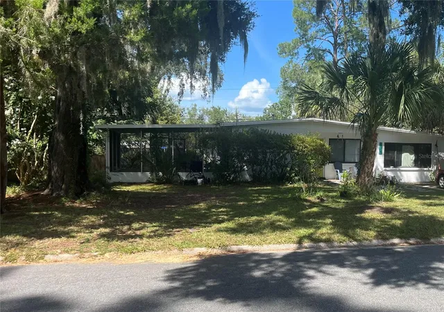 Photo 2 of Single family home for sale at 1226 Ne 17th Avenue, Gainesville, FL 32609 | MLS# OM732220 | Listing updated on 2026-09-19