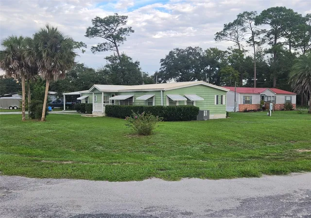 Photo 3 of Sale Pending at 17355 Se 21st Street, Silver Springs, FL 34488 | MLS# OM732223 | Listing updated on 2026-09-15